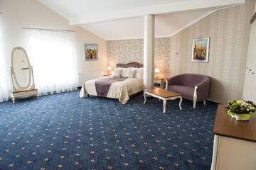 Фото номера Полулюкс Отель Shato Hotel г. Chervonograd 2